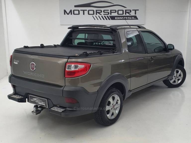 FIAT - STRADA - 2015/2016 - Cinza - R$ 72.900,00