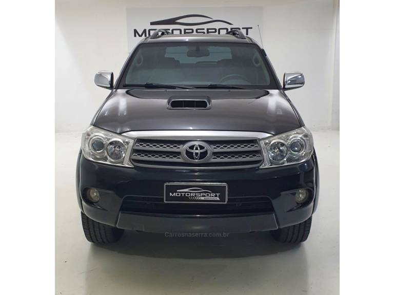 TOYOTA - HILUX SW4 - 2009/2010 - Preta - Sob Consulta