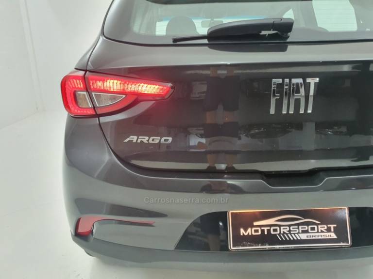 FIAT - ARGO - 2018/2019 - Preta - R$ 55.900,00