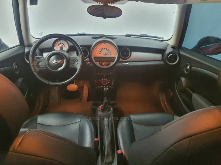 MINI - COOPER - 2011/2012 - Vermelha - R$ 69.900,00