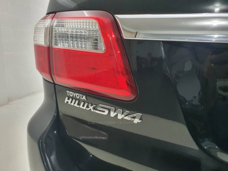 TOYOTA - HILUX SW4 - 2009/2010 - Preta - Sob Consulta