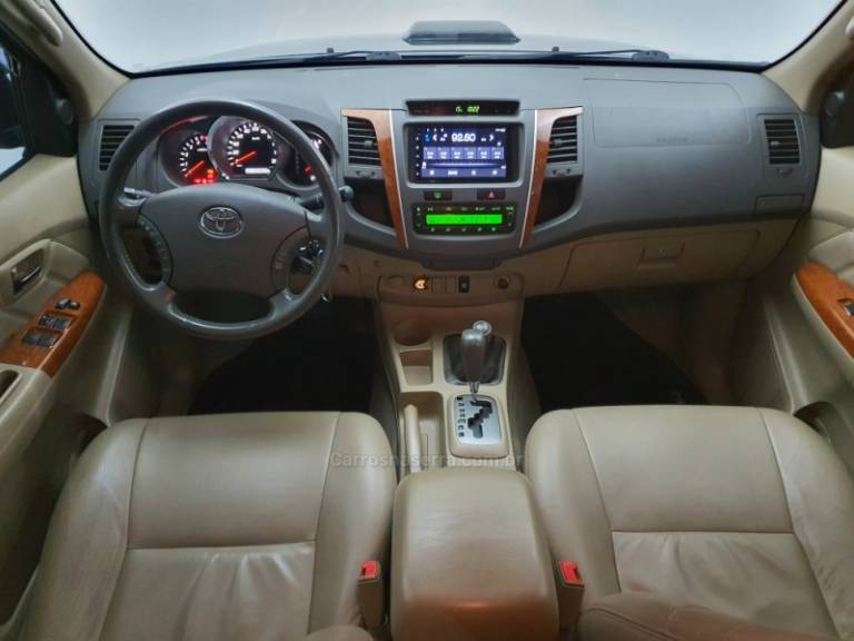 TOYOTA - HILUX SW4 - 2009/2010 - Preta - Sob Consulta
