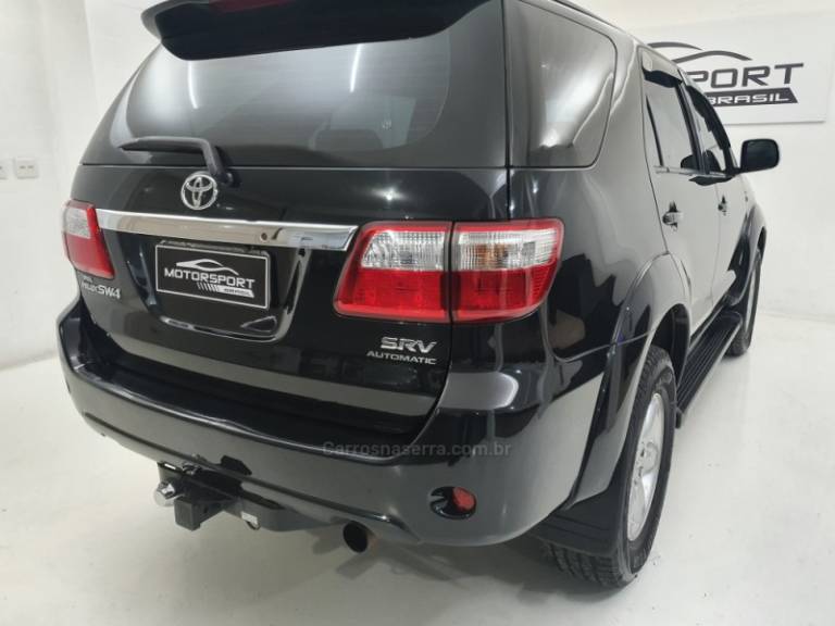 TOYOTA - HILUX SW4 - 2009/2010 - Preta - Sob Consulta