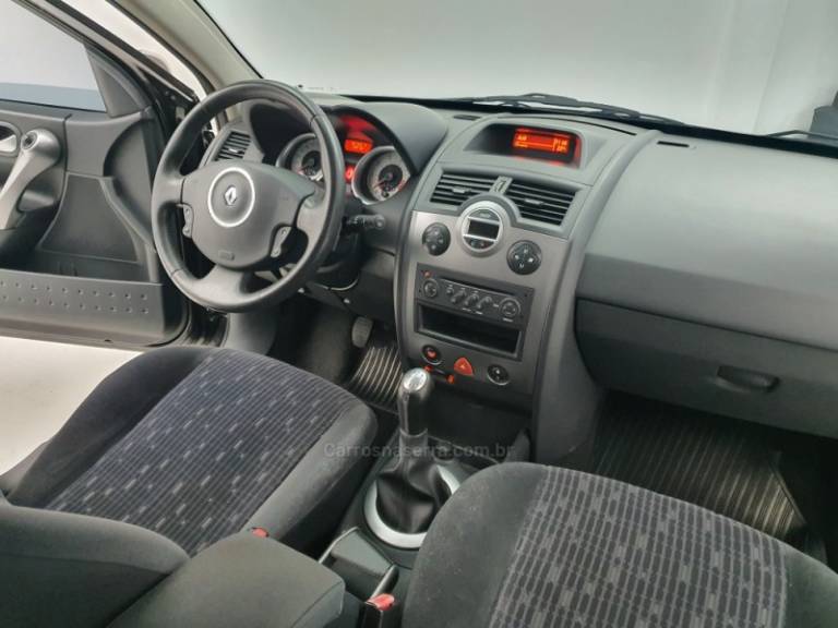 RENAULT - MÉGANE - 2012/2013 - Preta - R$ 39.900,00