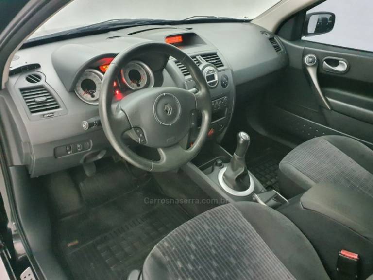 RENAULT - MÉGANE - 2012/2013 - Preta - R$ 39.900,00