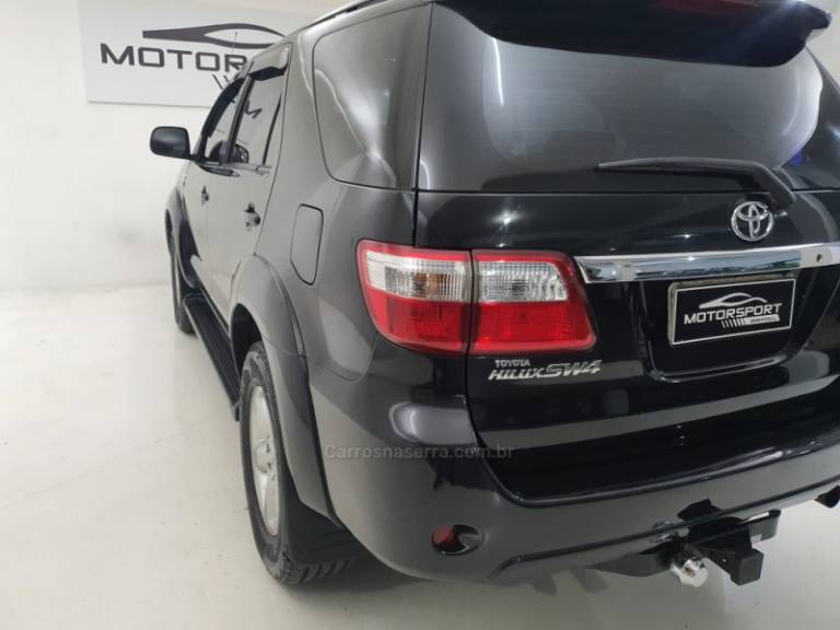 TOYOTA - HILUX SW4 - 2009/2010 - Preta - Sob Consulta