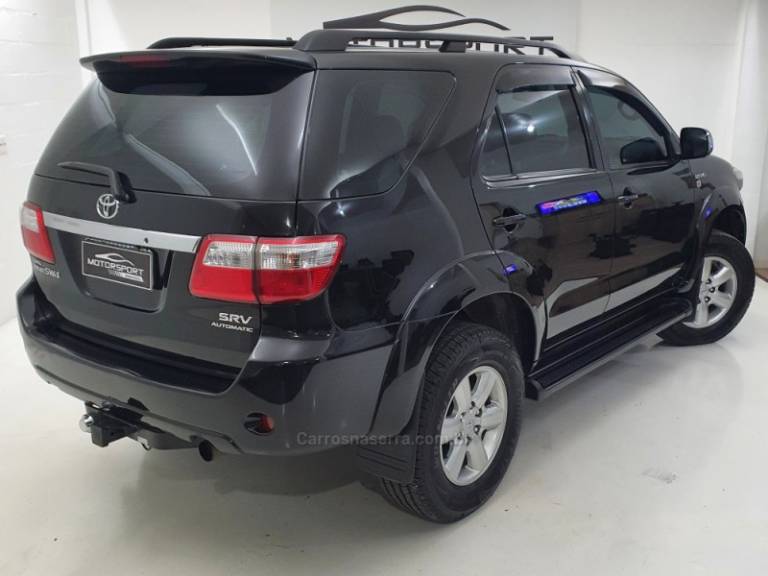 TOYOTA - HILUX SW4 - 2009/2010 - Preta - Sob Consulta